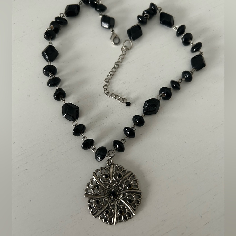 Elegant Black and Silver Tone Flower Beaded Necklace